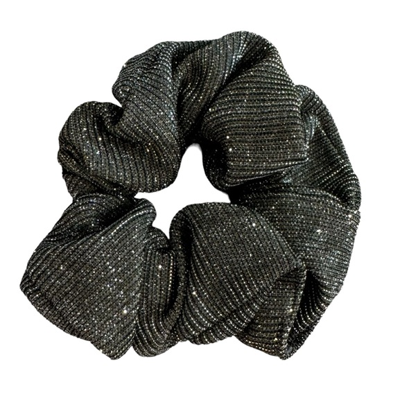 Set of 4 holiday hair scrunchies - Picture 5 of 6